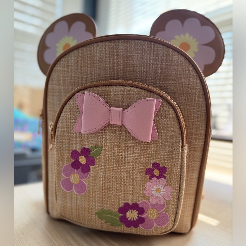 NWT Bioworld Minnie Mouse Floral Raffia Backpack with Pink Bow